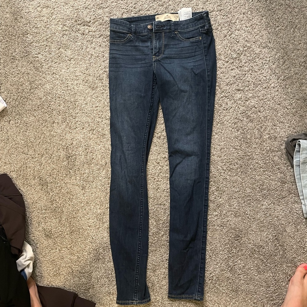 Dark wash, low rise skinny jeans